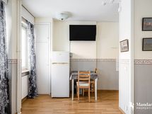 Keittokomero olohuoneesta.