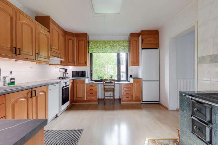 Omakotitalo, 4H+K+RT+aula +2 kph+3wc+KHH, 100 m², Kuninkaanhaka - Näkymä 2