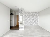 Alkovi sopii esimerkiksi makuualkoviksi ja jakaa tilaa mukavasti erilleen muusta tilasta.