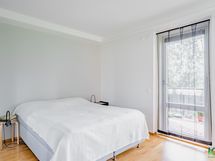 1. kerroksen makuuhuone