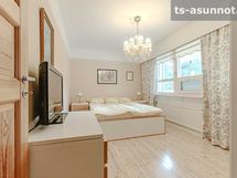 Yläkerran makuuhuone 1.