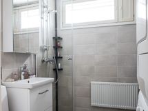 Kylpyhuone remontoitu 2025 putkiremontin yhteydessä