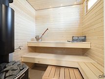 Puulämmitteisessä saunassa on aina oma tunnelmansa. 