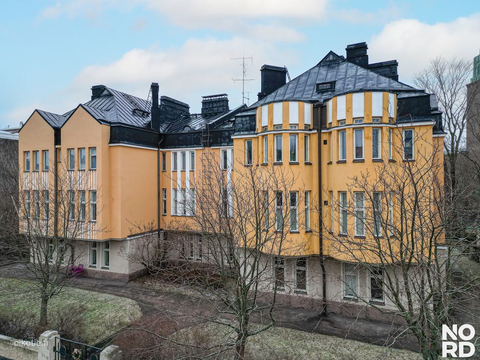 Julkisivu 