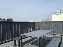 Kattoterassi asukkaiden käytössä