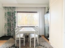 Hyvä tila myös ruokaryhmälle.