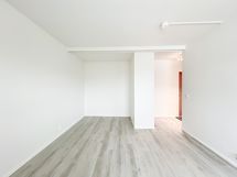 Pohja on toimiva. Alkovin mitat 210 X 122