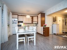 Olohuoneen ja keittiön väliseinä on poistettu