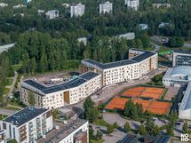 Ainoan kattavat palvelut sekä metroasema ovat täältä muutaman minuutin kävelymatkan etäisyydellä.