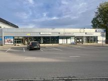 Myytävät huoneistot sekä katutasossa että kellarikerroksessa