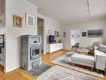 Olohuoneesta käynti keittiöön