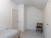 Yläk. huone 1