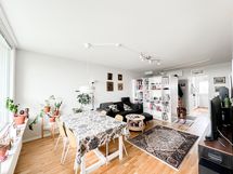Tähän kotoisaan ja valoisaan läpitalonasuntoon kuuluu DNA:n 25M netti 0€/kk.
