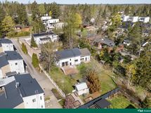 Poikkeuksellisen iso puutarha