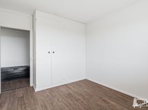 Eteisen viereinen huone