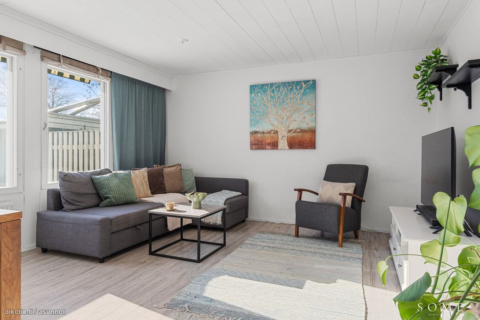 Olohuone markiisi ylhäällä