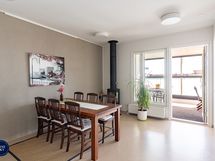 7. krs. Yhtiön takkahuone ja upea iso lasiterassi