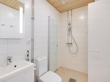 Alakerran kylpyhuone