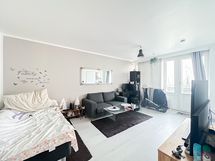 Kaunis, parvekkeellinen koti, hyvien palveluiden ja liikenneyhteyksien lähettyvillä!