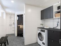 Kodinhoidolle tila kylpyhuoneen yhteydessä 