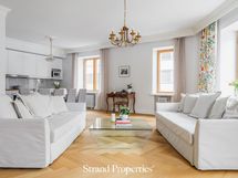 Olohuoneen yhteydessä avokeittiö