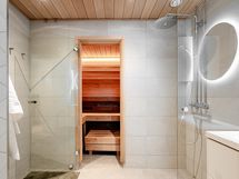 Yläkerran kylpyhuone/sauna