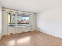 Olohuoneesta kulku parvekkeelle
