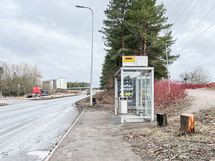 Bussiyhteydet ovat hyvät ja alueelle on rakenteilla myös ratikkayhteys. Mellunmäen metrolle noin 1km