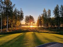 Aamuaurinko terassilta