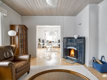 Olohuoneessa upea kakluuni.