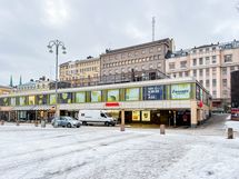 Kasarmitorin palveluihin kävelet muutamassa minuutissa