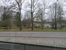 Rantapuisto ja Ruotsalianen parvekkeelta