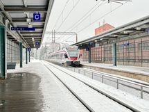Pohjois-Haagan asemalta pääsee junalla 12:ssa minutissa Helsingin päärautatieasemalle.