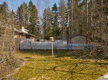 Aidattu takapiha sopii niin lapsille, kuin lemmikeillekin.