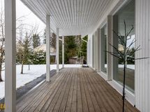 Isot katetut terassialueet