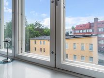 Avarat kaupunkinäkymät yli kattojen