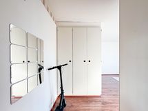 Eteisessä löytyy säilytystilaa.