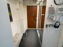 Eteisessä on reilusti säilytystilaa