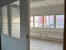 Alakerran erillinen huone