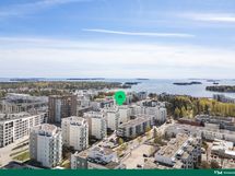 Meren ympäröimä asuinalue