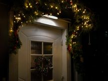 Myyjän omia kuvia pihalta eri vuoden aikoina