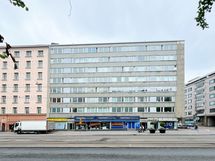 Taloyhtiö on rakennettu omalle tontilleen Hakaniemen välittömään läheisyyteen