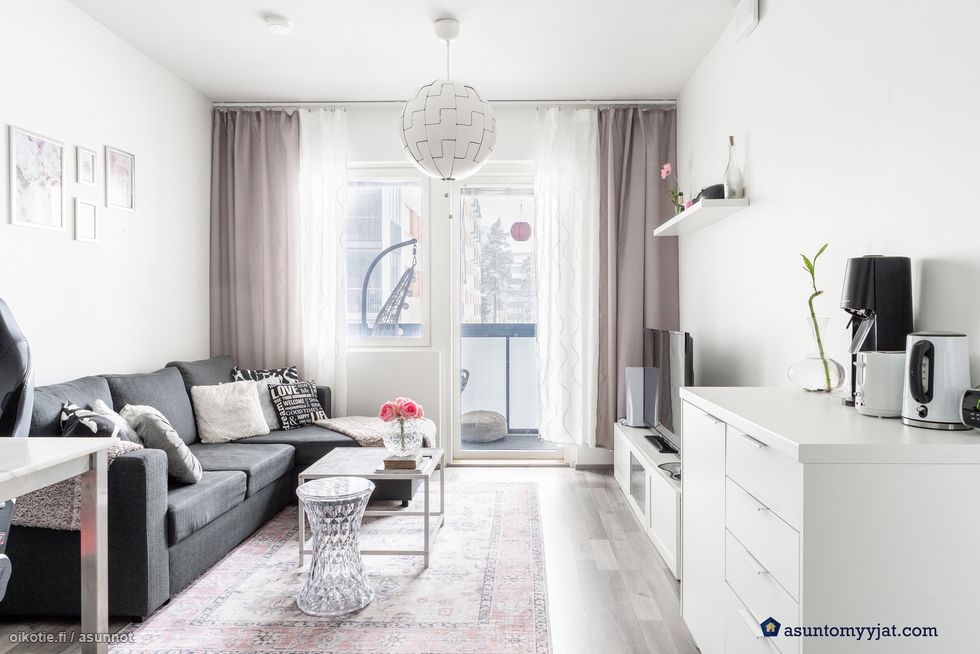 Olohuoneesta käynti parvekkeelle