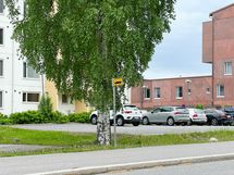 Talon edessä lähin bussipysäkki