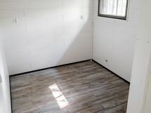 Varastohuone on monikäyttöinen tila, jossa myös uloskäynti.