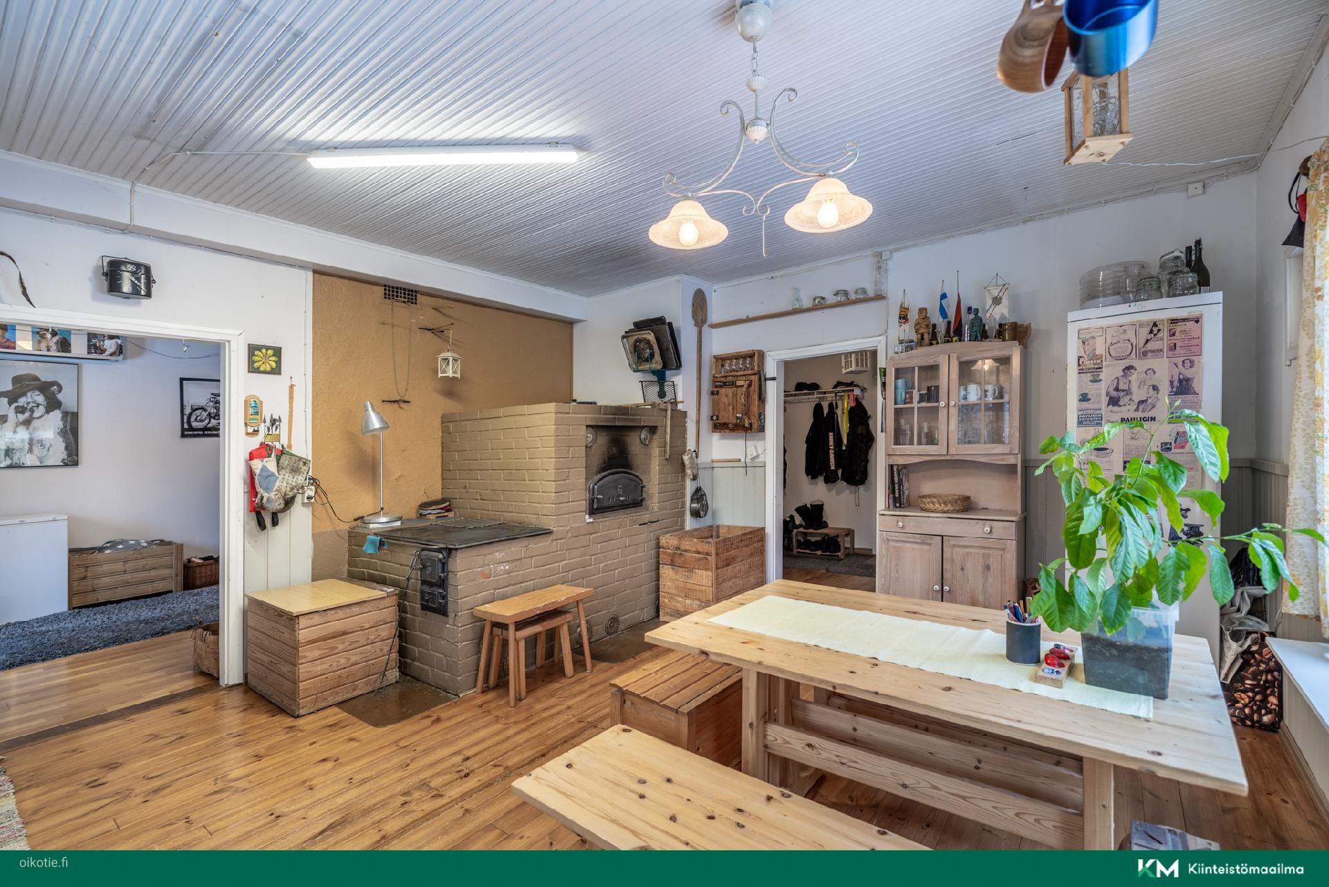Omakotitalo, Tupakeittiö, takkah., oh, wc, yläkerta: 2 h, kph, s, 104,8 m², Kantala - Näkymä 6