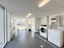 Taloyhtiössä on myös pesutupa ja kuivaushuone.