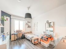 Huone on hyvän kokoinen