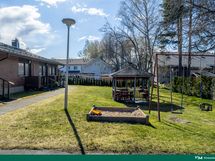 Taloyhtiön rauhallinen piha