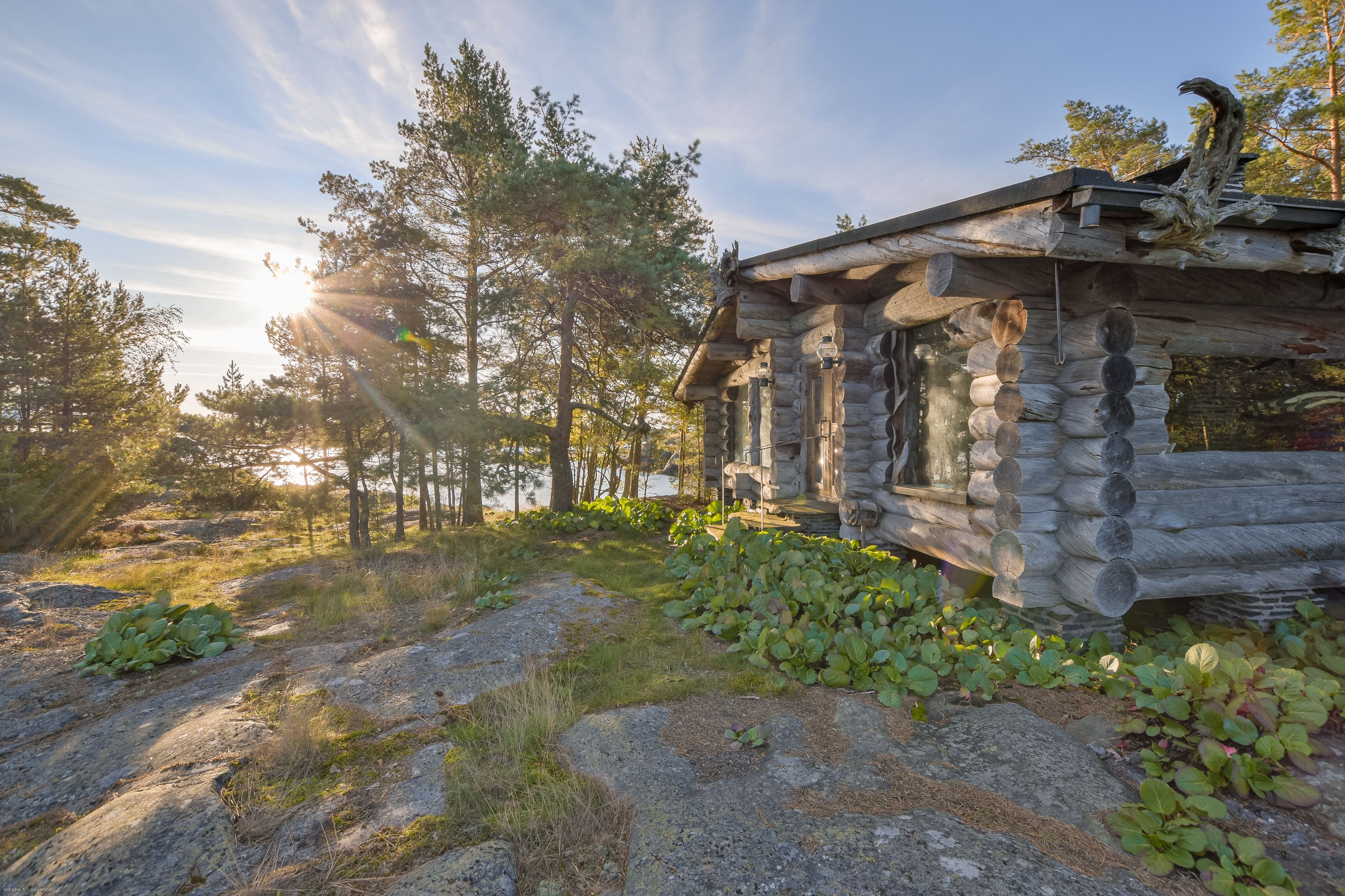 550 m² Estskär, 10270 Inkoo Saaressa 4 vapaa-ajan huvilaa, jotka kukin 3-4  h + k + sauna. Lisäksi kaksi vierastaloa, savusauna ja venevaja – Oikotie  17297459 – SKVL